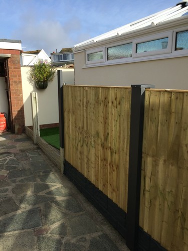 Shaped fence post - post, one-sided